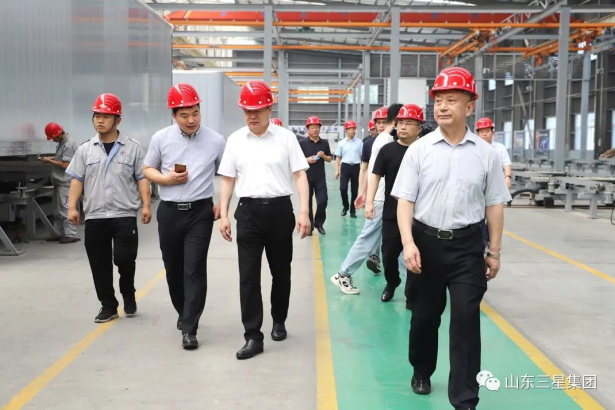 新华社《经济参考报》领导来蘑菇视频
参观调研