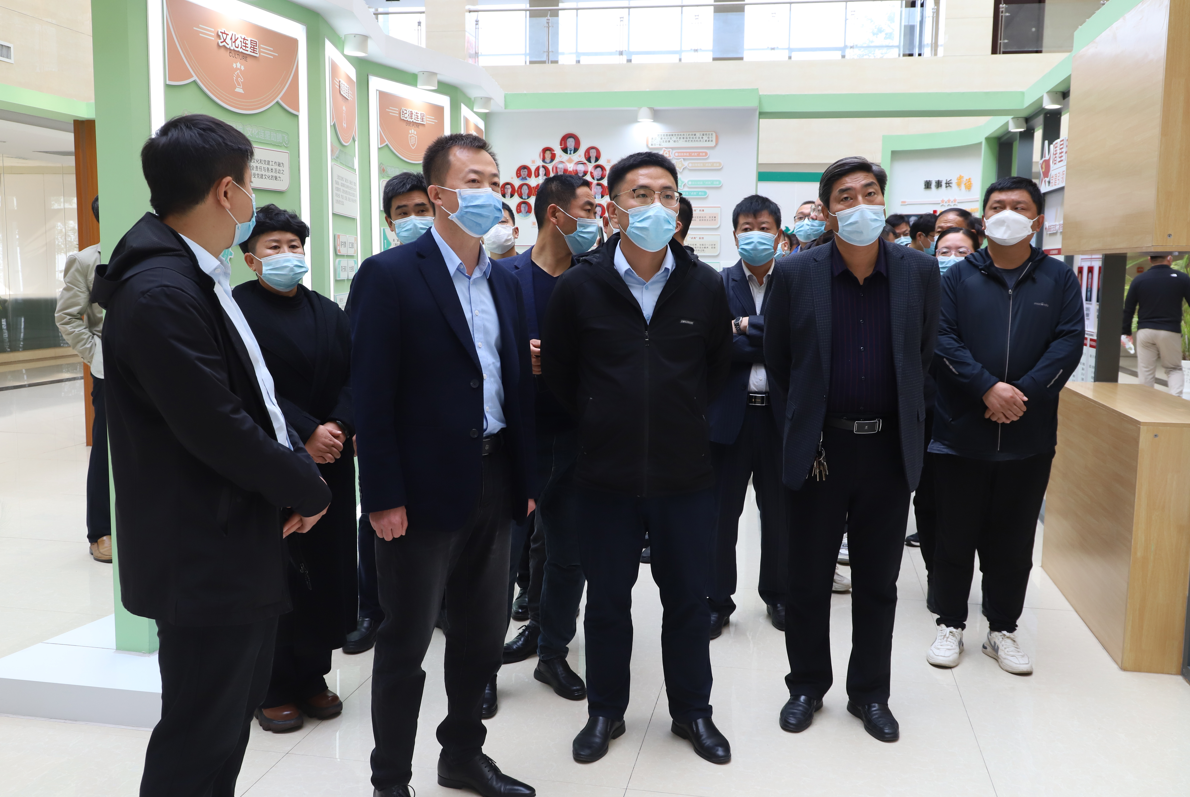 邹平市两新党构造布告树模培训班学生来山东三星团体考查进修