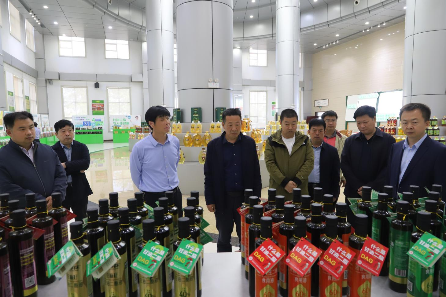 青岛市派平度市云山镇驻村第一布告和任务队来山东三星团体观赏考查