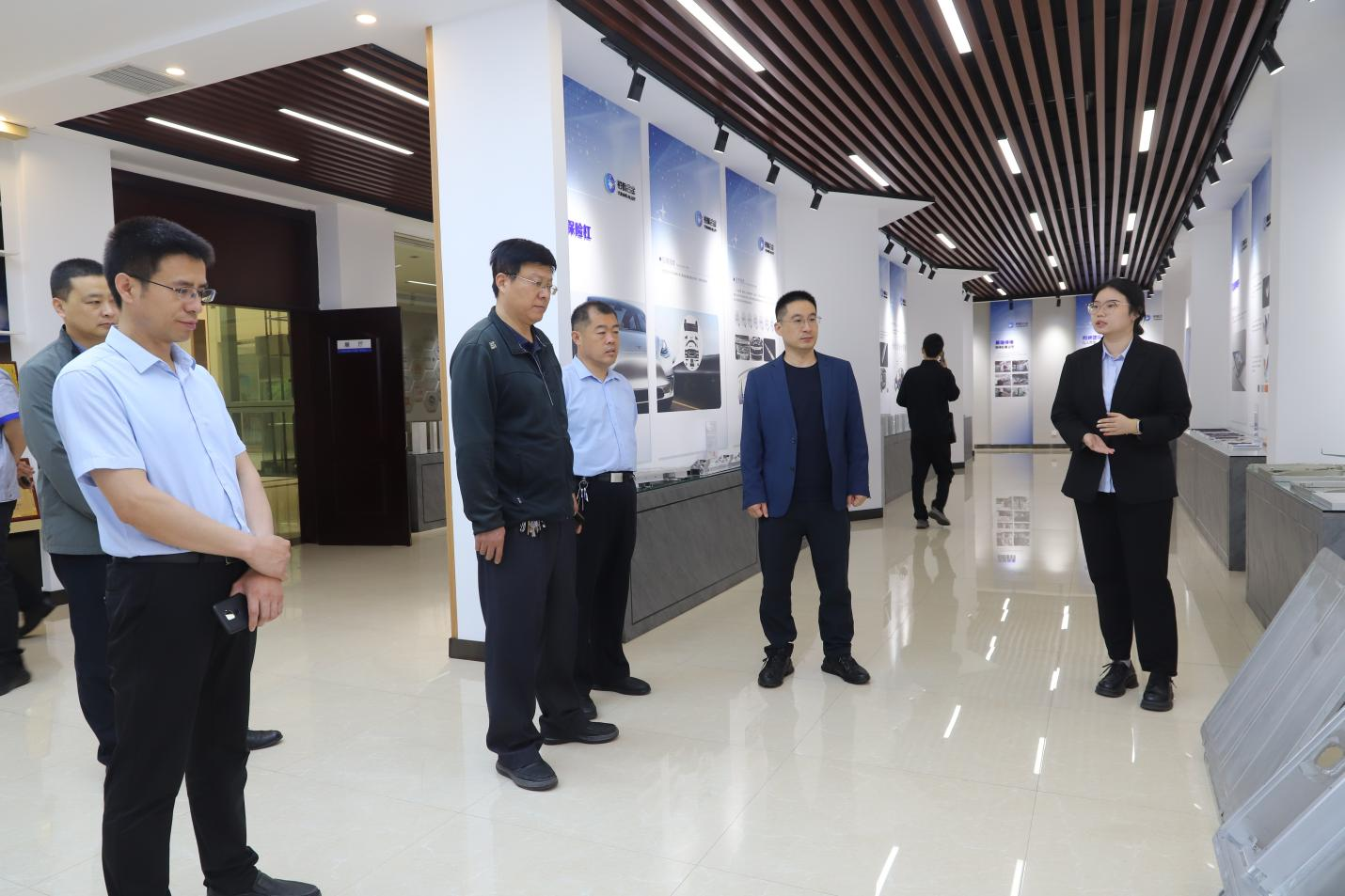 邹平市人大常委会专题调研组来山东三星团体展开《山东省进步前辈制作业增进条例》立法调研